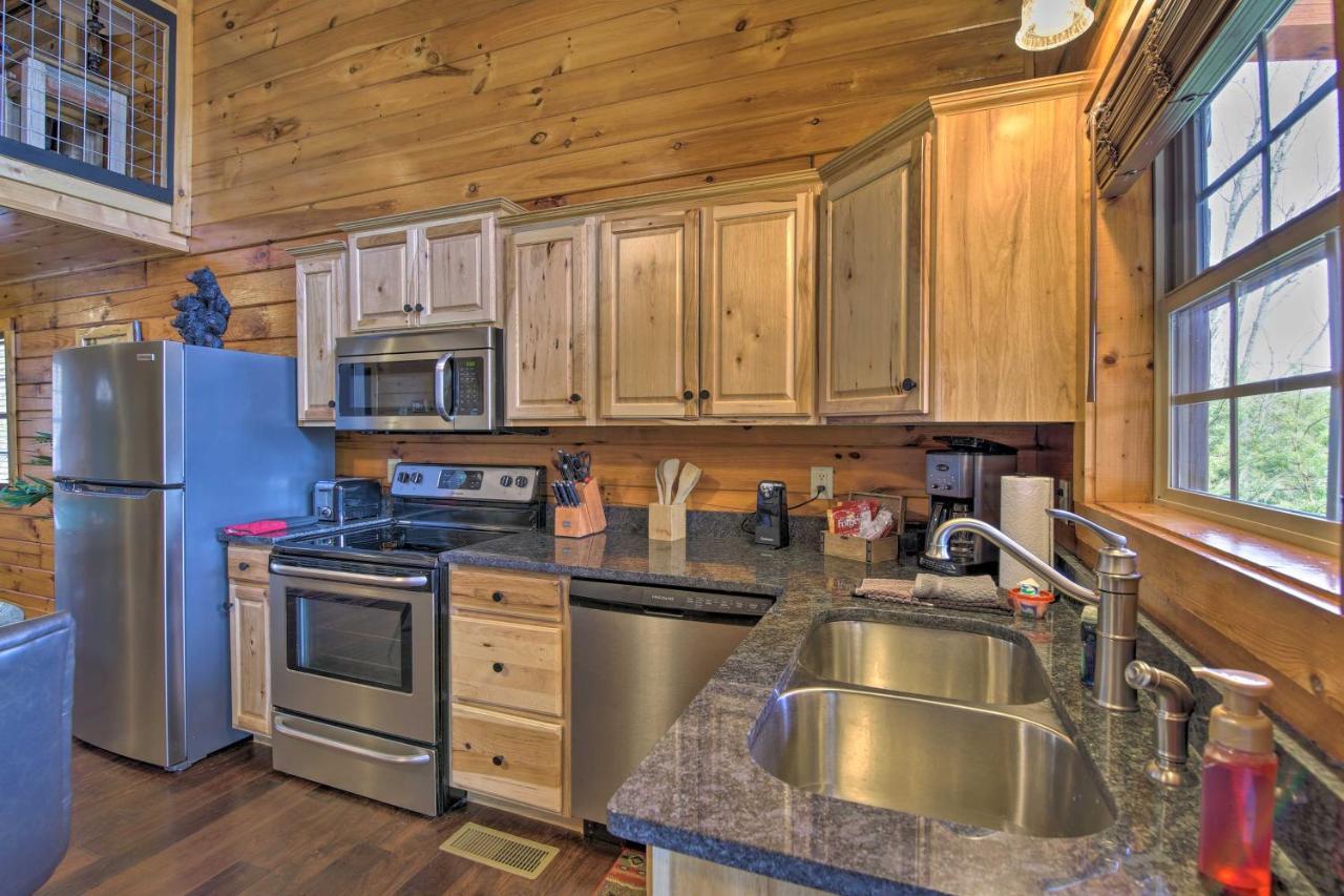 Gatlinburg Cabin With Pool Table And Hot Tub! Ngoại thất bức ảnh